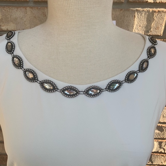 Embellished neckline black/ivory dress - Picture 4 of 6